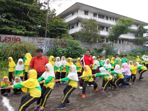 tarik tambang 4
